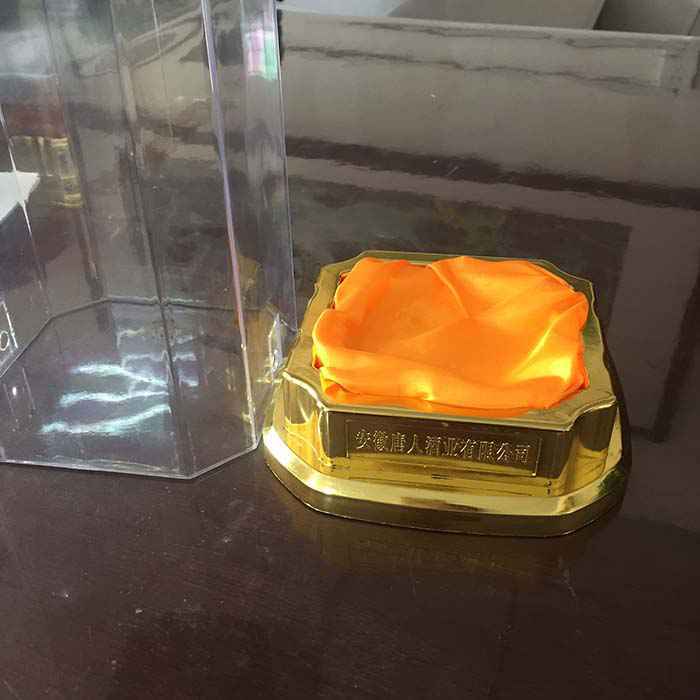 �ǿ����ƺ�